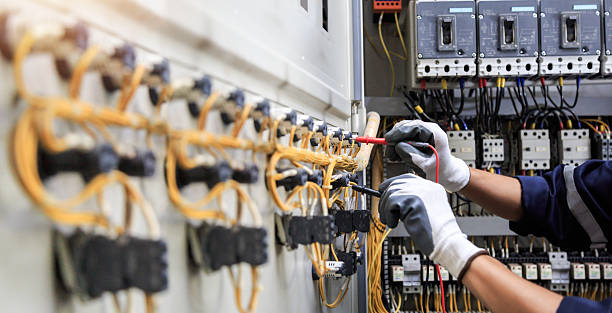Professional Electrician technician working in Jewell County County, KS
